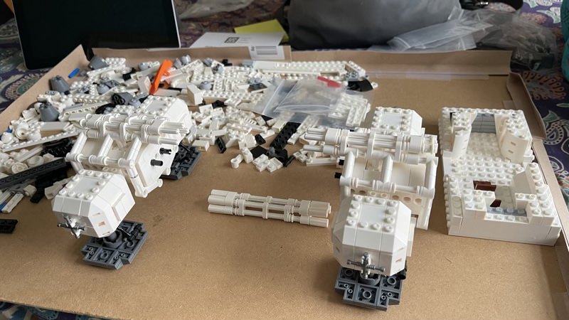 Build photos for Space 1999 Eagle
          LEGO