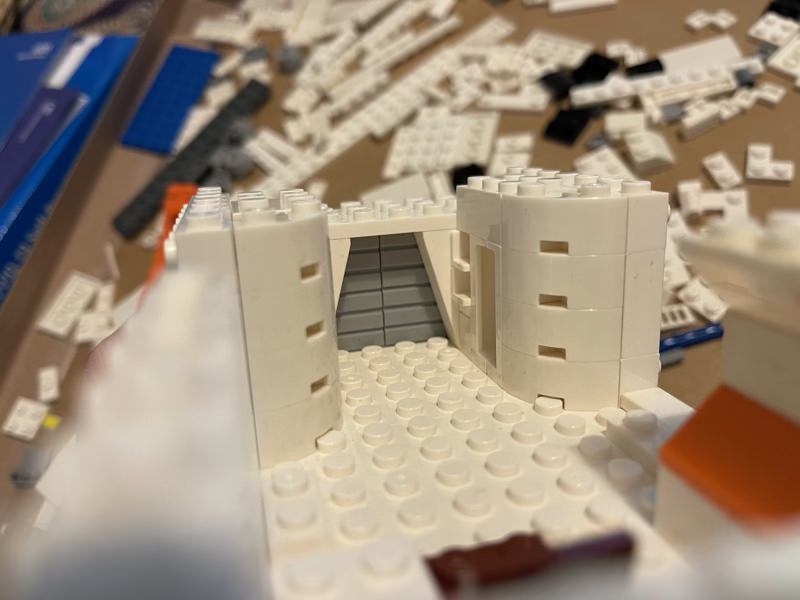 Build photos for Space 1999 Eagle
          LEGO