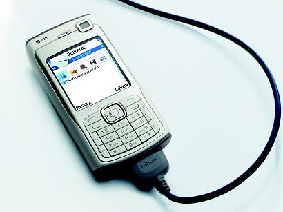 Nokia N70 plugged into a desktop